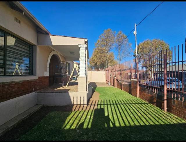 3 BEDROOM HOUSE FOR SALE IN MAYFAIR WEST